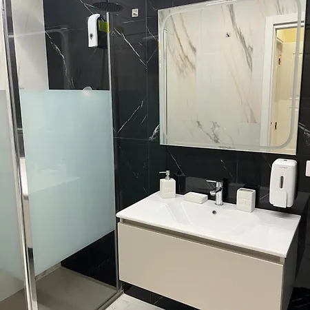 Rojo ゲストハウス 4*