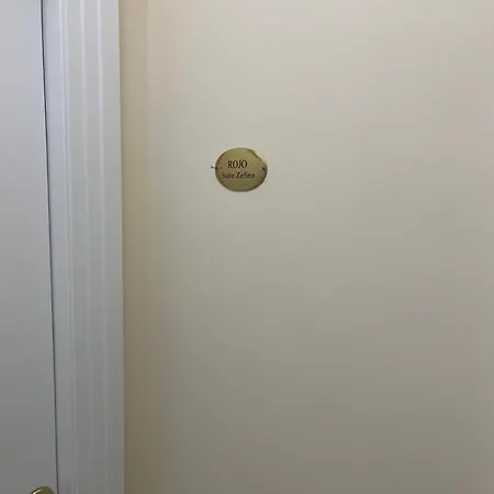 Rojo ゲストハウス 4*