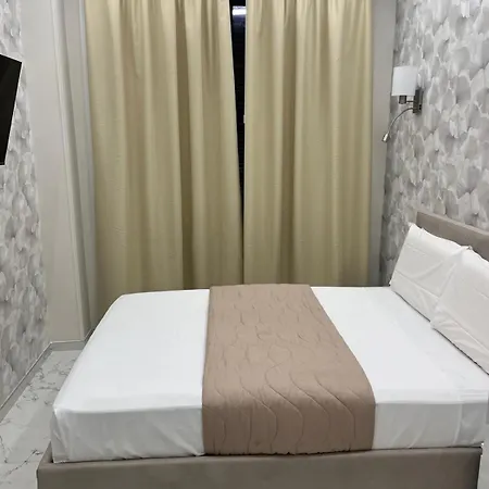 ゲストハウス Rojo ローマ