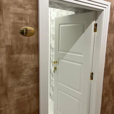 ゲストハウス Rojo ローマ